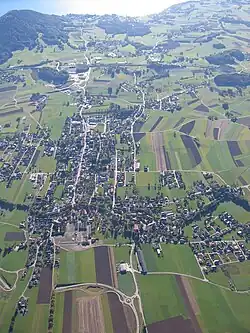 Das Ortszentrum vom Ballon gesehen