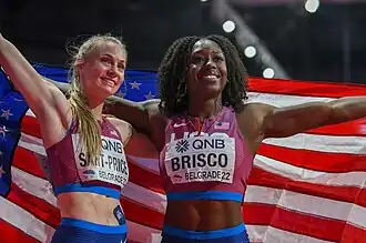 Mikiah Brisco (rechts) bei den Hallenweltmeisterschaften 2022 in Belgrad