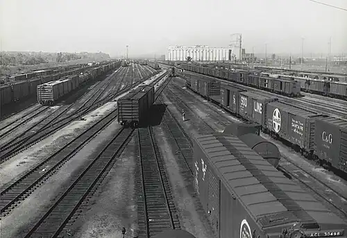Ostseite des eastbound Rangierbahnhofs 1960 mit dem Silo-Komplex im Zentrum
