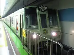 Sieben-Wagen-Zug der Baureihe 6000 (Einsatzzeit 1976 bis 2008) auf der Tōzai-Linie