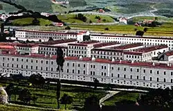 k.u.k. Defensionslager, dann Tito Kaserne, jetzt Universität in Sarajevo Koordinate 43°&nbsp;51′&nbsp;24″&nbsp;N, 18°&nbsp;23′&nbsp;42″&nbsp;O43.85666666666718.395