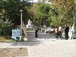 Martiros-Sarjan-Park mit Martiros-Sarjan-Statue am Französischen Platz