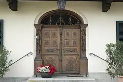 Geschnitzte Haustür