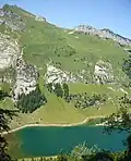 Der Schäfler hoch über dem Seealpsee von Süden gesehen. Am rechten Bildrand die Zislerwand.