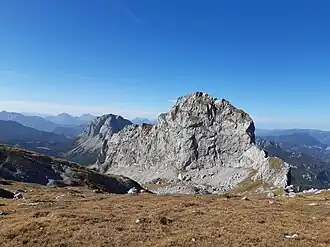Blick von der Südwestflanke des Ebensteins nach Westen auf die Schaufelwand, links dahinter der Brandstein