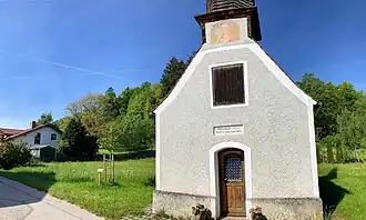 Scheeresberg, davor Kapelle in Graß