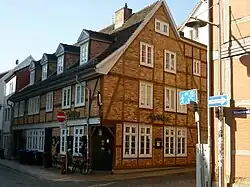 Münzstraße mit Münze Schwerin + Fachwerkhäusern