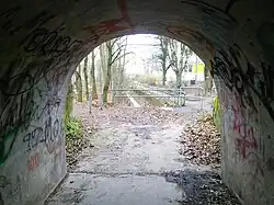 Kanalisierter Verlauf nach der Unterführung unter der rechten Rheinstrecke