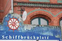 Schild mit dem alten Name des Platzes