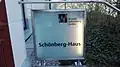 Schild am Eingang des Schönberg-Hauses