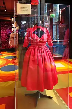 Kleid von Maite Kelly aus dem Musikvideo „Ich brauch einen Mann“ aus dem Jahr 2023