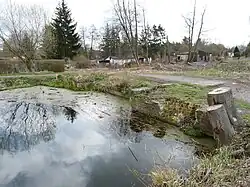 Blick von außen gegen verschüttetes Oberhaupt