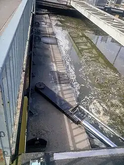 Unteres Schleusentor der linken Kammer