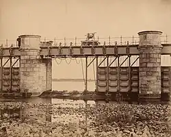 Teilweise geöffnetes Joch