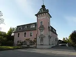Ehemaliges Kernschloss von 1770. Heute dient es als Pfarrhaus.