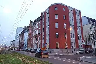 Schloß-, Ecke Kaufunger Straße. Nr. 23 ist das zweite Haus nach dem Eckhaus. (2010)