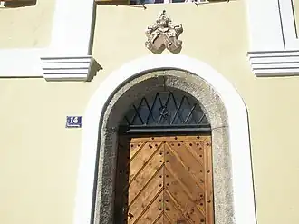Schloss Fürstenstein, Eingang mit Wappen des Michael Balthasar von Christalnigg
