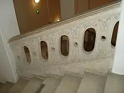 Geländer große weiße Stiege Kaiserstein