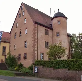 Das Schloss Wiesen mit Treppenturm