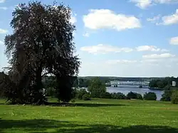 Blick aus dem Park Babelsberg auf die Glienicker Brücke über die Havel