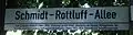 Das Straßenschild „Schmidt-Rottluff-Allee“ (mit Informationstafel)