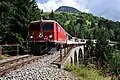Der Glacier Express war eines der Einsatzgebiete der Ge 4/4I, auf dem Schmittentobelviadukt, 2009