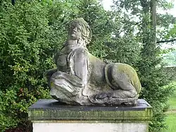 Steinerne Sphinx, gestiftet durch die Gräfin Kielmannsegge