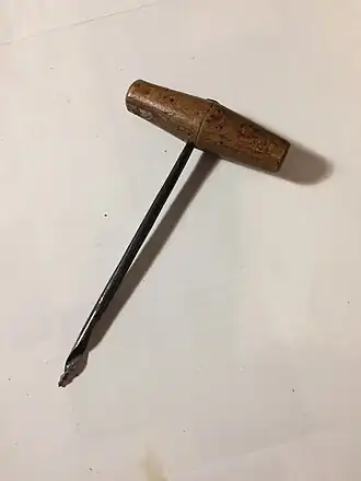 Schneckenbohrer mit Holzgriff Variante