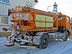 Winterdienst-Streufahrzeug
