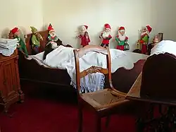 Im Schneewittchen-Haus: Szene der Prinzessin mit den 7 Zwergen