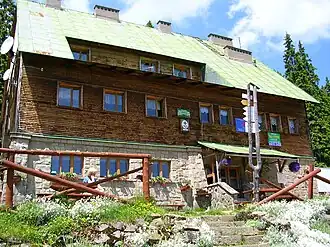 Lipowska-Hütte (polnisch: Schronisko PTTK na Hali Lipowskiej)