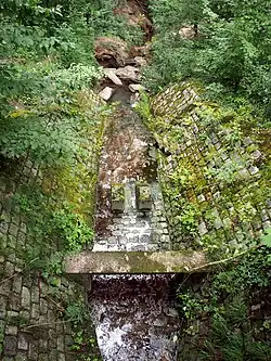 Der Bach tritt aus der Verdolung unter dem Sonnenberg in die Klinge