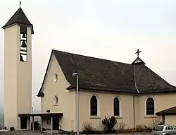 Kirche mit separatem Glockenturm