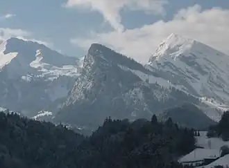 rechts das Wiriehorn (Februar 2018)