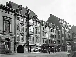 „Schwarzes Brett“, Nr. 10 und „Zur Melone“, Nr. 8