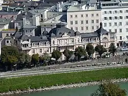 Das denkmalgeschützte Bazar-Gebäude in der Schwarzstraße 1 - Hauptsitz der Bank seit 1905.