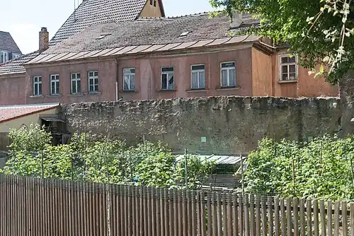Mauer des linken Bildes. Blick von der einstigen Burginnenseite