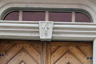 Türsturz am Barockportal mit Inschrift