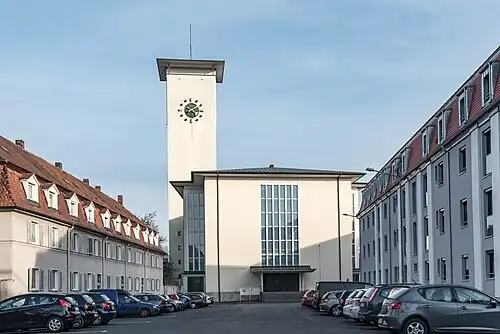 Platz vor St. Kilian 2017 mit wiederaufgebauter Kirche unter Verwendung erhaltener Außenmauern