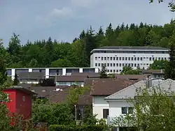 Landenhof mit Haupt- und Nebengebäude