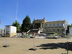 Arbeiten an der Freitreppe des Staatlichen Museums (Juni 2011)
