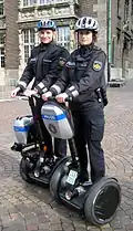 Bremer Polizisten mit Segway&nbsp;PT der Hessischen Polizei (2010)