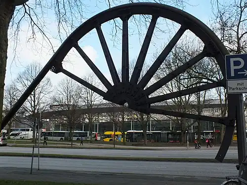 Seilscheibe vor dem Gewerkschaftshaus Hamburg