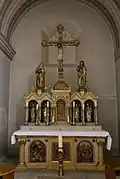Kreuzaltar mit gotischen Skulpturen