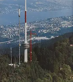 Der Fernsehturm auf einer Flugaufnahme von 1990