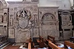 6. Kapelle im rechten Seitenschiff, rechte Wand mit Grabmälern