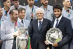 Acerbi (Obere Reihe, 3. von links) nach dem EM-Triumph