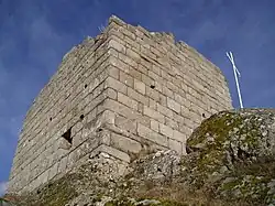 Die Turmruine von Sermur