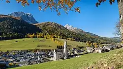 Sexten mit Pfarrkirche Petrus und Paulus