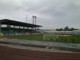 Das Schachtjor-Stadion vor der Nordtribüne gesehen (2013)